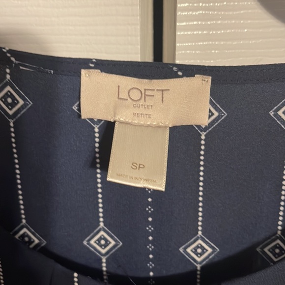 NWOT Loft sleeveless shirt in navy and white size small petite - Picture 2 of 7